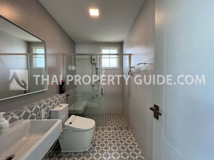 House with Shared Pool in Bangnatrad 